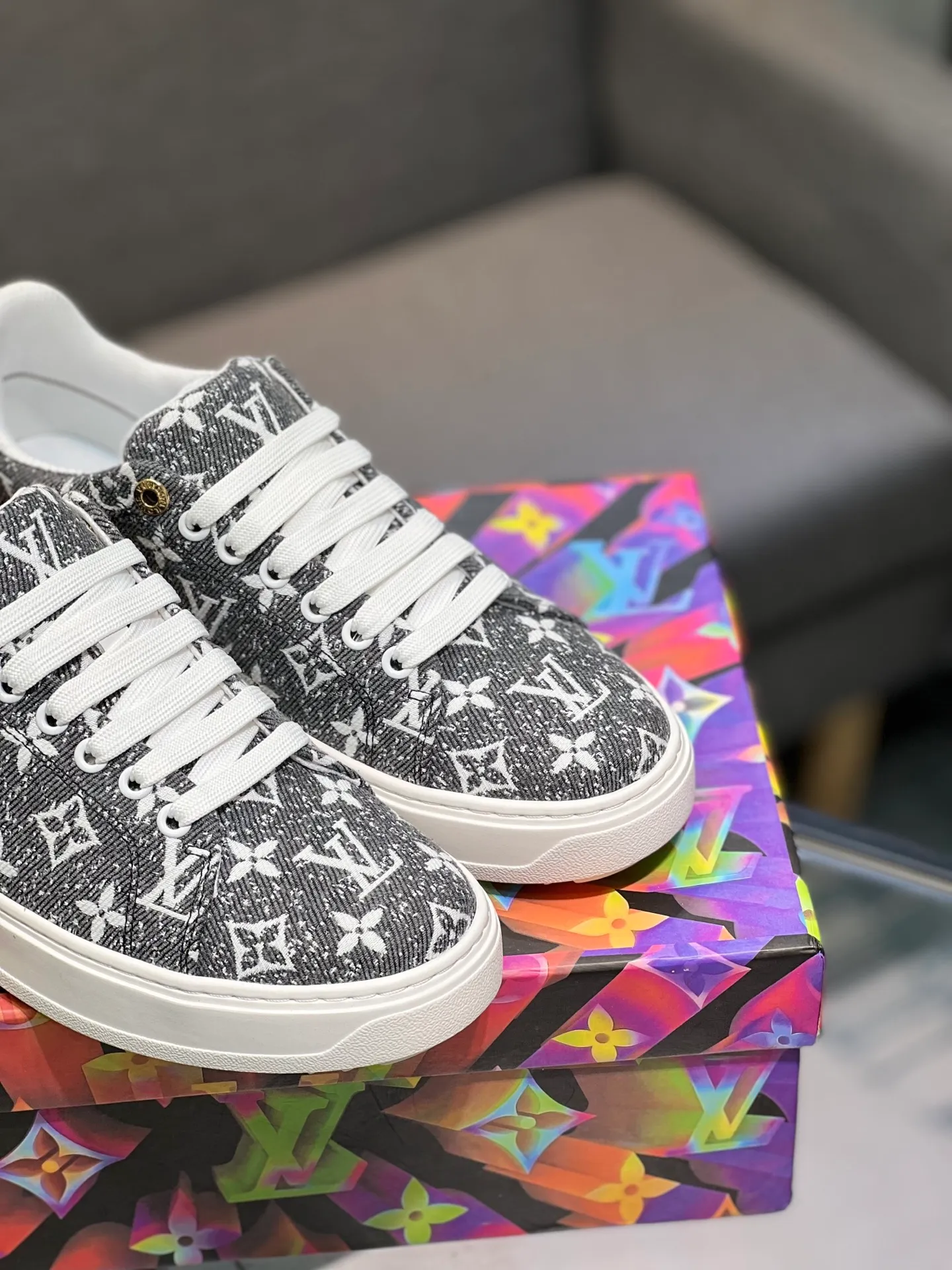 Men's shoes 💰520 LV Louis Vuitton. The latest fashionable casual shoes are popular in physical stores. The new spring and summer comfortable imported custom patent leather plus cowhide, cowhide mesh, and unique jacquard fabric element design. With sheepskin lining, Lv original base, [sun][sun] high-end packaging and high quality💪Details determine quality, welcome to compare🇮🇹Code number 38-44, 45 can be customized